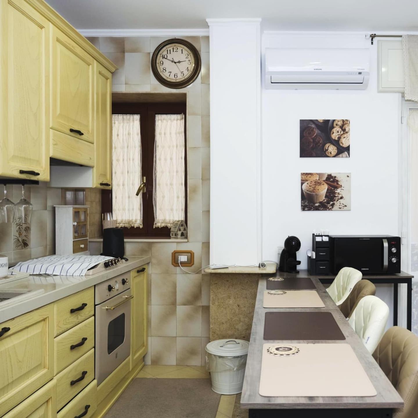 White Butterfly Apartment Neapel